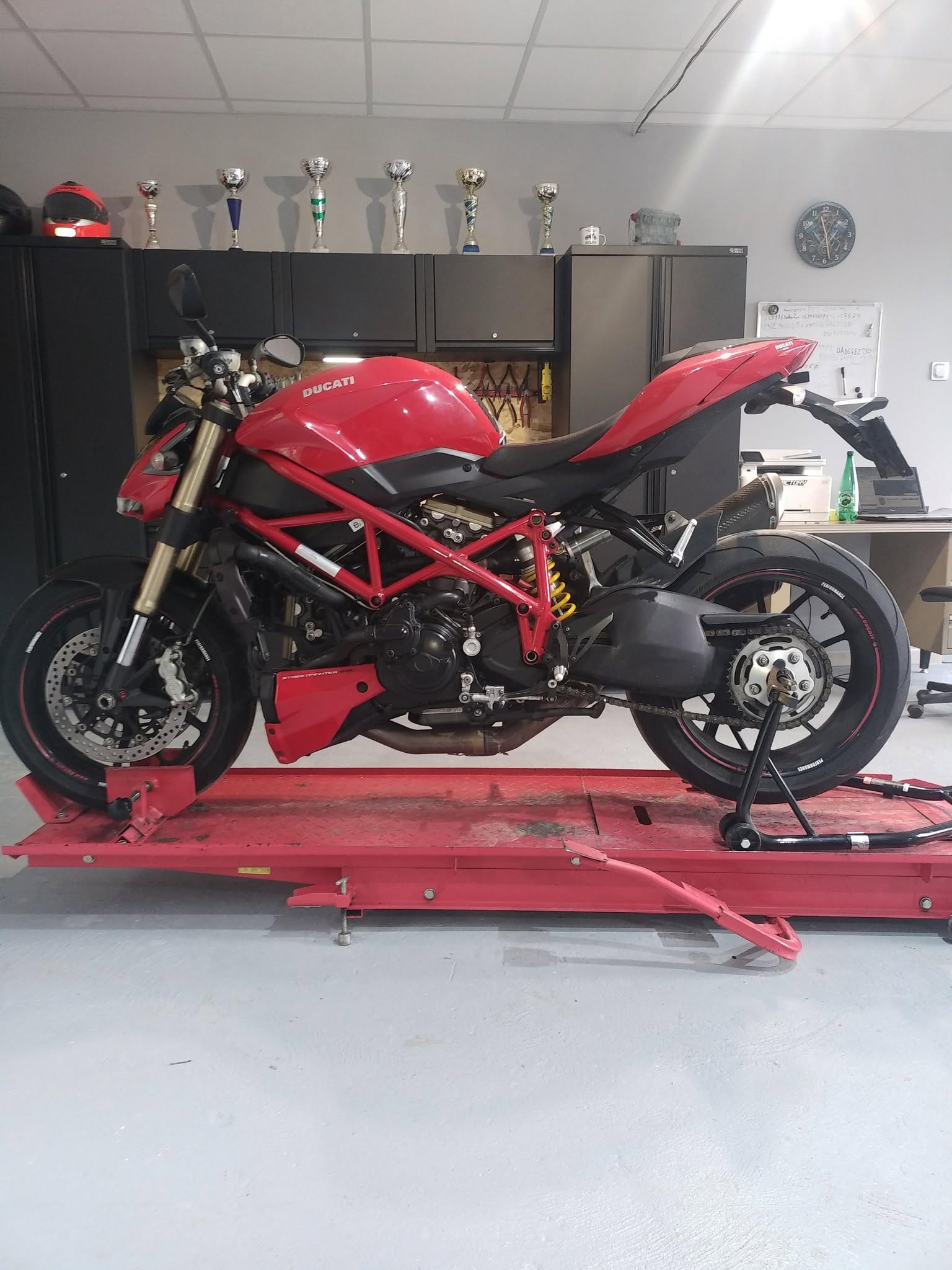 Atelier Gros Sud Motocyclette - Vue intérieure 2